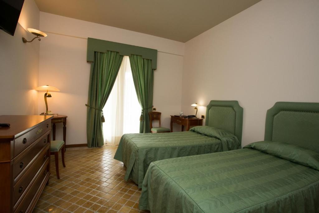 Postel nebo postele na pokoji v ubytování Hotel Tritone Lipari