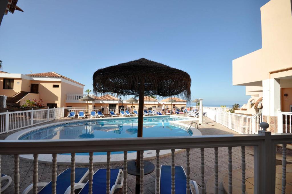 Bazén v ubytovaní Paradise Court Las Americas WiFi Pool 57 alebo v jeho blízkosti