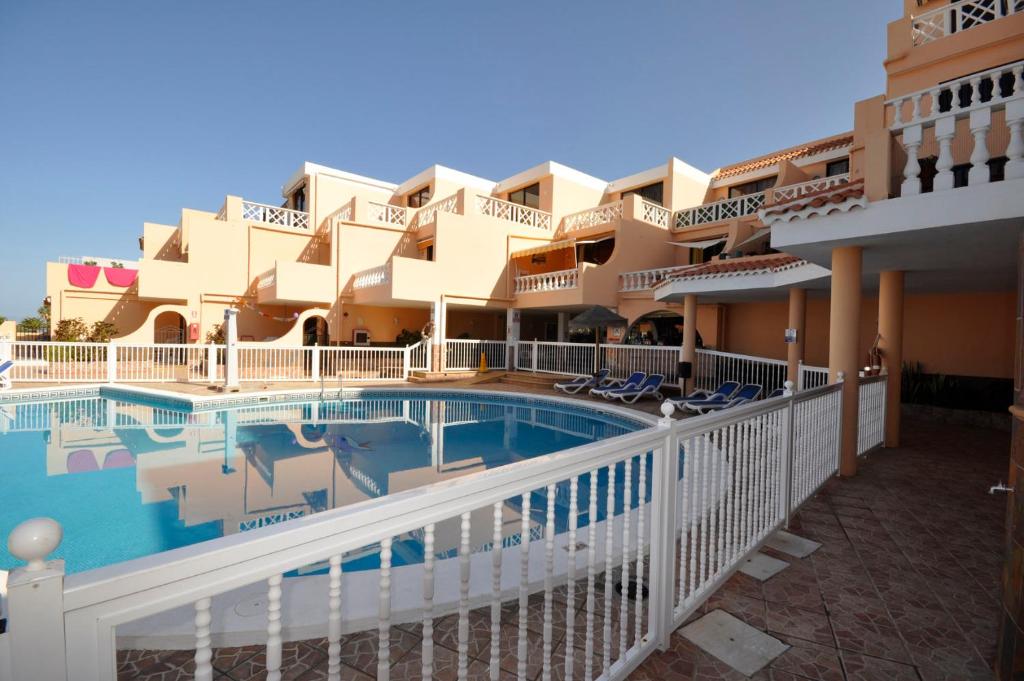 Bazén v ubytovaní Paradise Court Las Americas WiFi Pool 25 alebo v jeho blízkosti