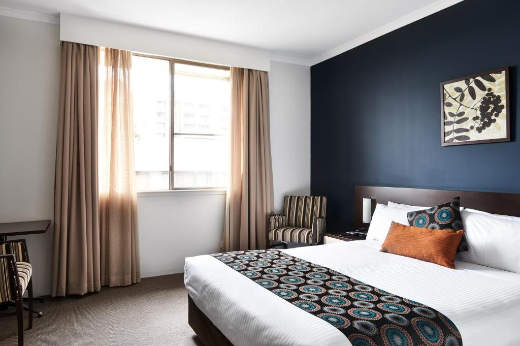 Postel nebo postele na pokoji v ubytování 175 Hotel Westmead