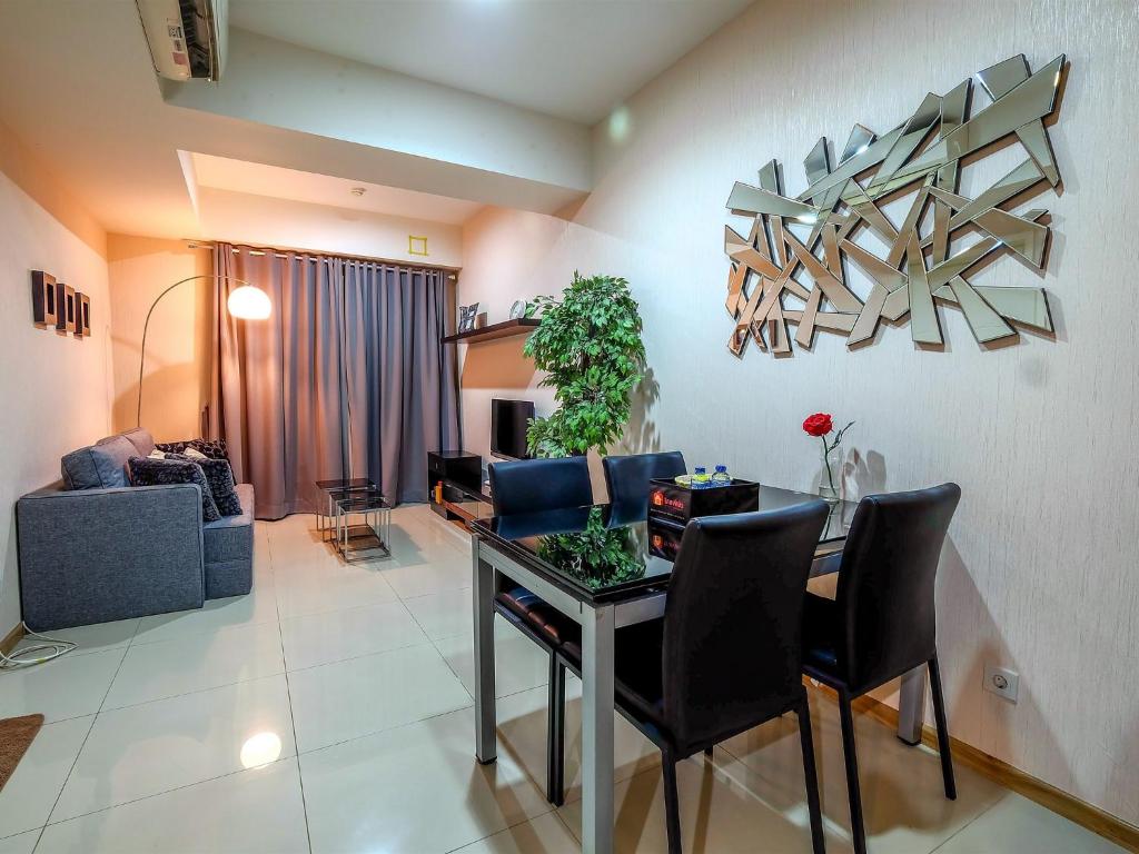1BR Apartment at Casa Grande Residence near Kota Kasablanka By Travelio - Housity