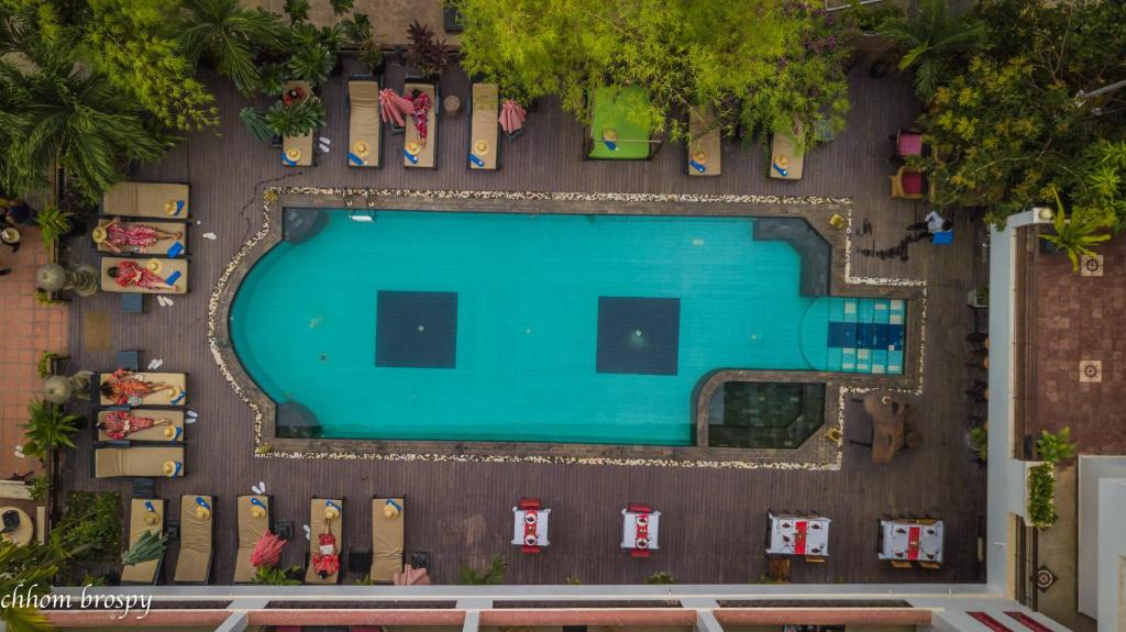 Bazén v ubytování Mekong Angkor Palace Hotel nebo v jeho okolí