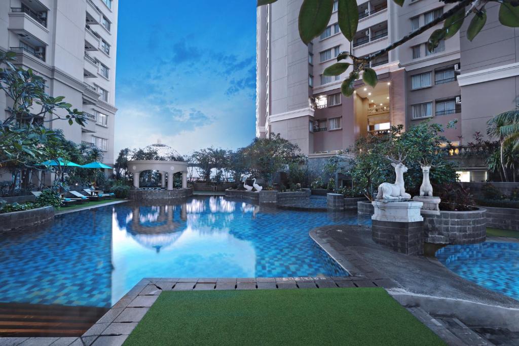 Bazén v ubytování Grand Dafam Ancol Jakarta nebo v jeho okolí