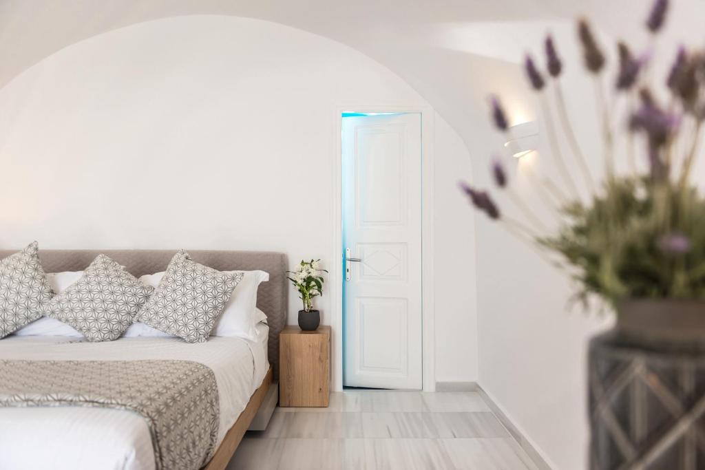Postel nebo postele na pokoji v ubytování Anteliz Suites