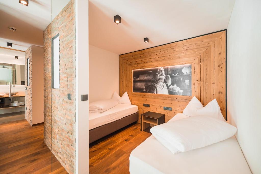Letto o letti in una camera di Hotel Adlernest