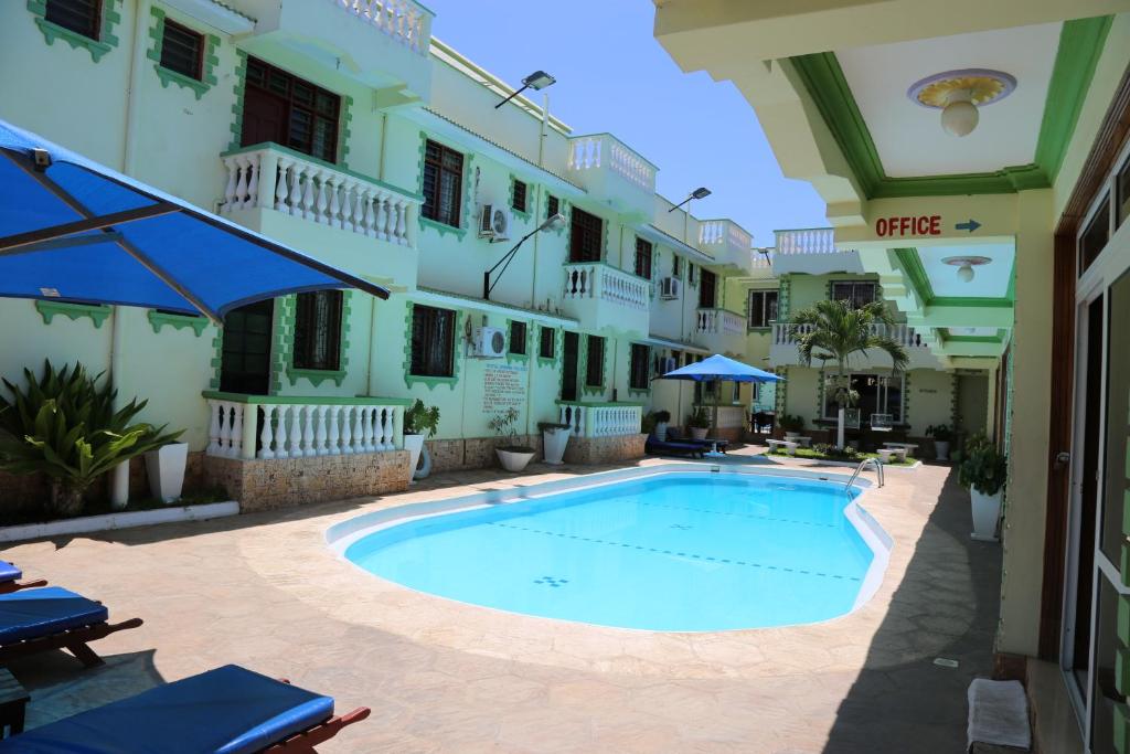 Bazén v ubytování Prestige Leisure Hotel nebo v jeho okolí