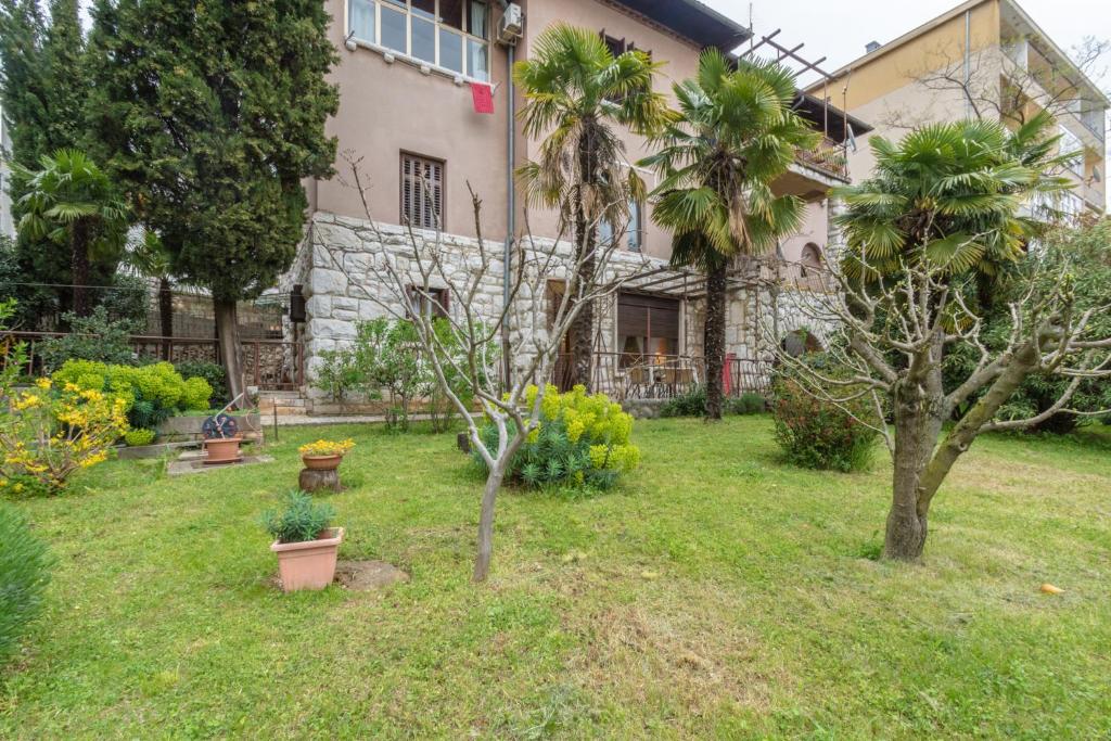 Vonkajšia záhrada v ubytovaní Apartment Urban garden