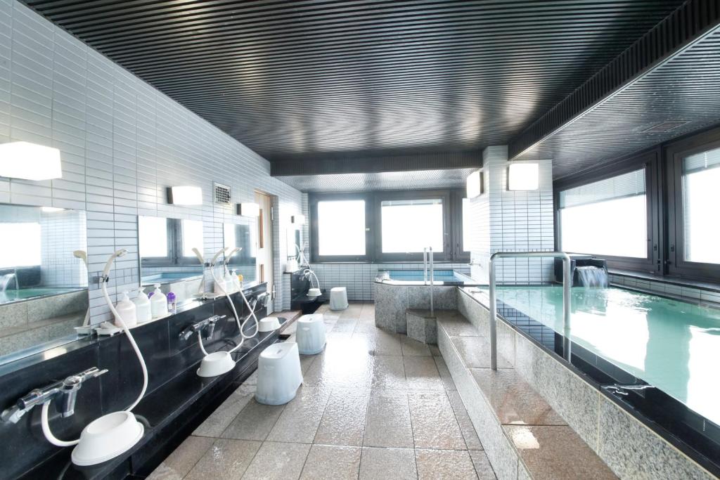 Bazén v ubytování Hotel Nagano Avenue nebo v jeho okolí