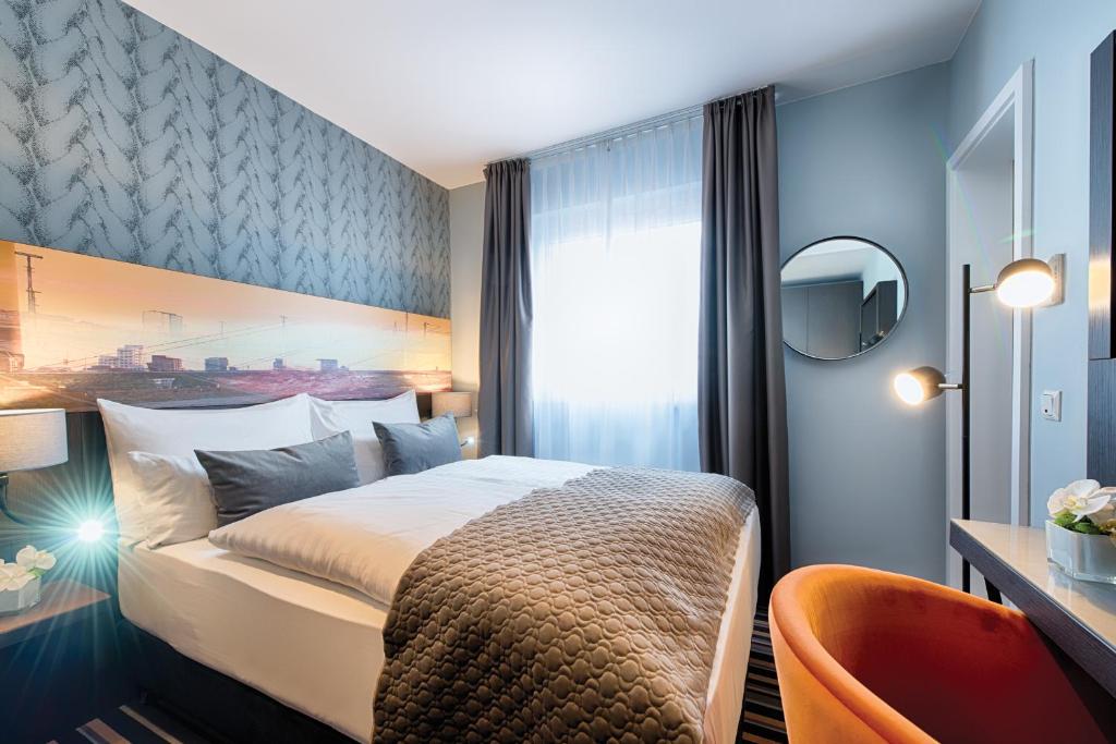 a hotel room with a bed and a window at Leonardo Boutique Hotel Düsseldorf in Düsseldorf