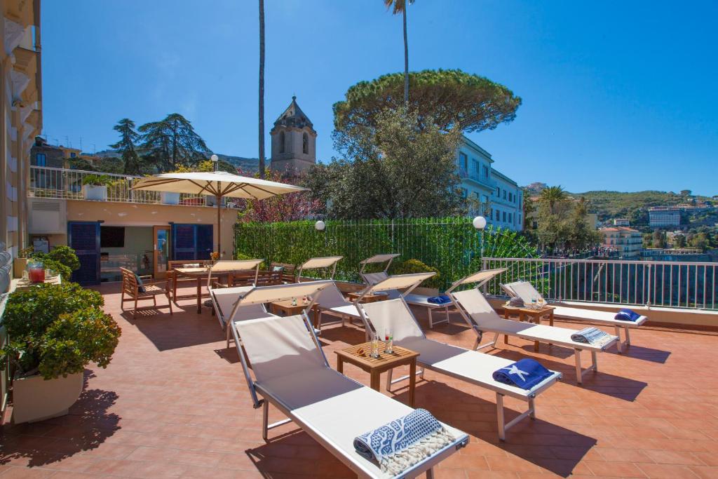 Bazén v ubytování La Terrazza 38 nebo v jeho okolí