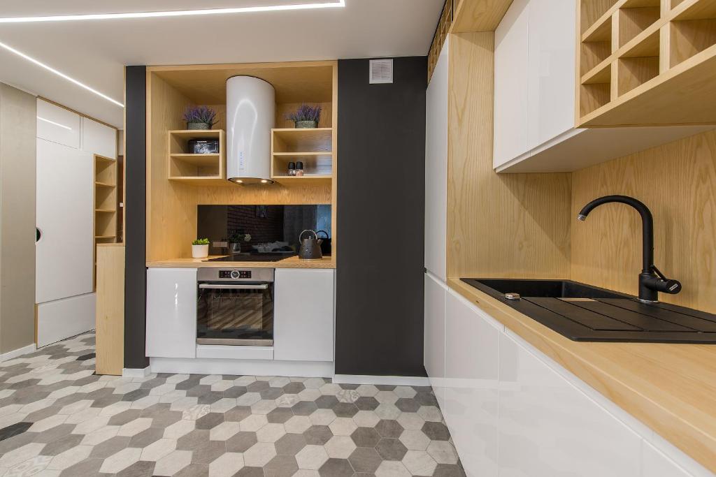 Kuchyňa alebo kuchynka v ubytovaní P&O Serviced Apartments MORDOR