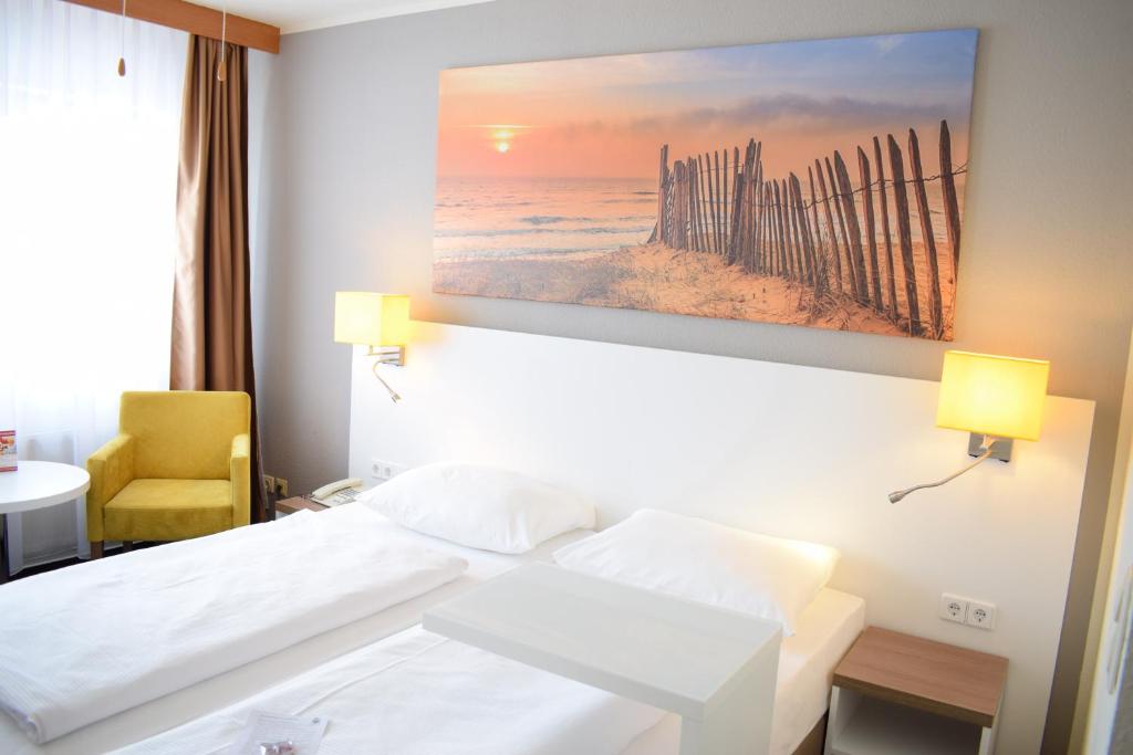 Postel nebo postele na pokoji v ubytování astral'Inn Leipzig Hotel & Restaurant