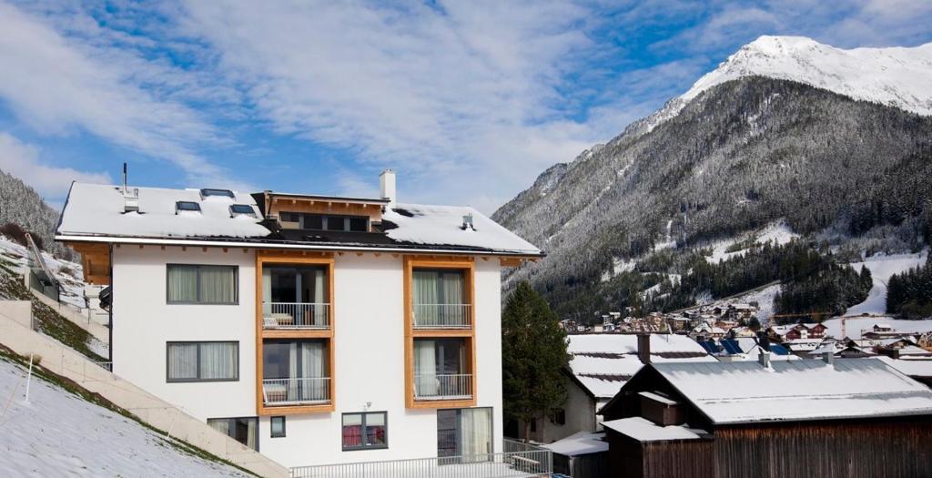 Nespecifikovaný výhled na hory nebo výhled na hory při pohledu z hotelu