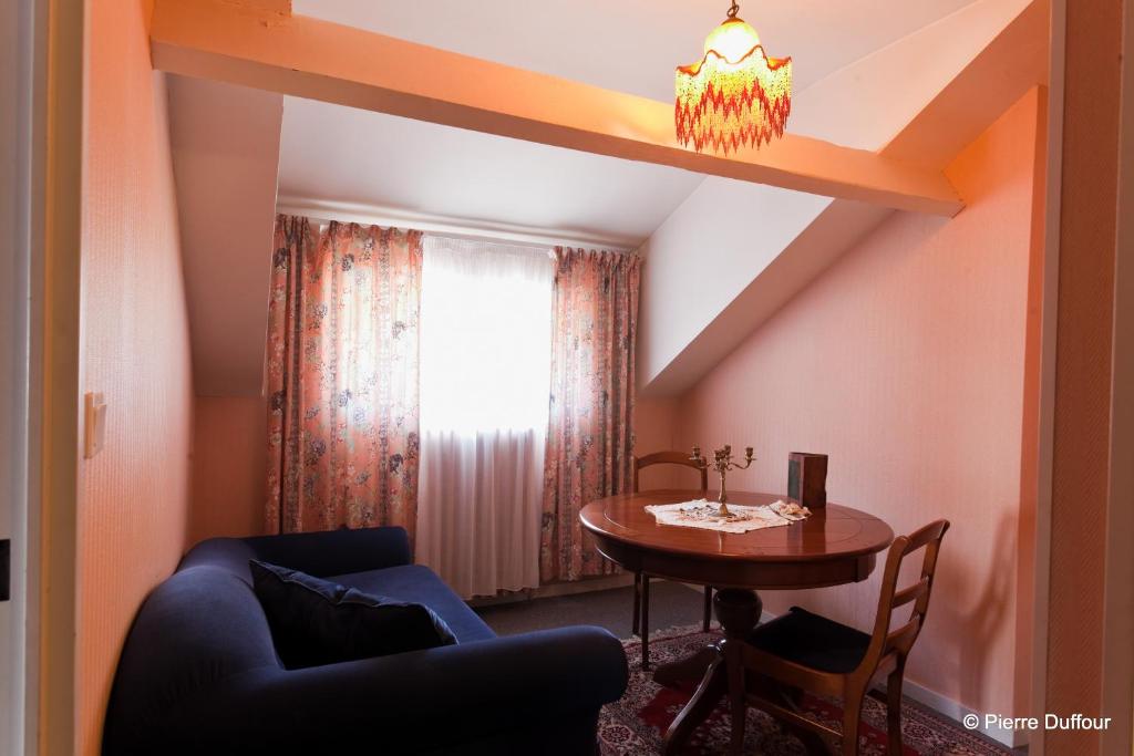 Predel za sedenje v nastanitvi Hôtel Le Catala