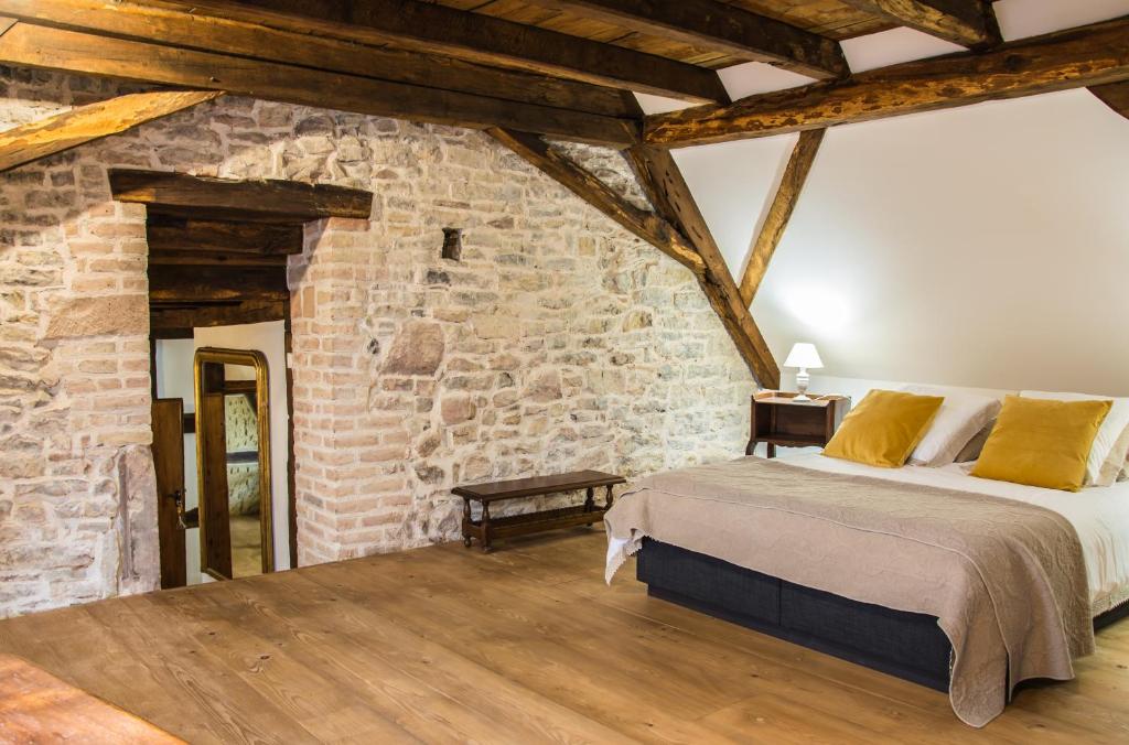 Postel nebo postele na pokoji v ubytování Unter der Linde