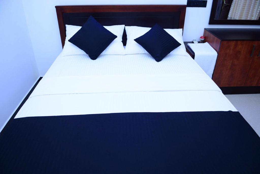 Postel nebo postele na pokoji v ubytování Liyonaa Beach Hotel