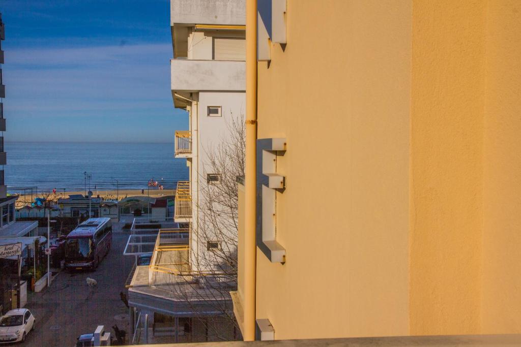 Nespecifikovaný výhled na moře nebo výhled na moře při pohledu z hotelu