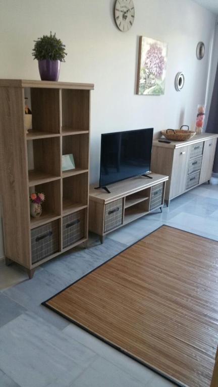 TV a/nebo společenská místnost v ubytování Elegance 2