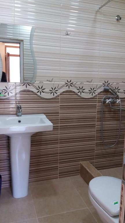 Koupelna v ubytování Arami Guest House