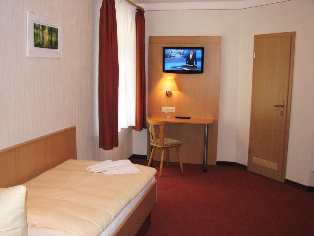 Postel nebo postele na pokoji v ubytování Hotel Garni Dekorahaus