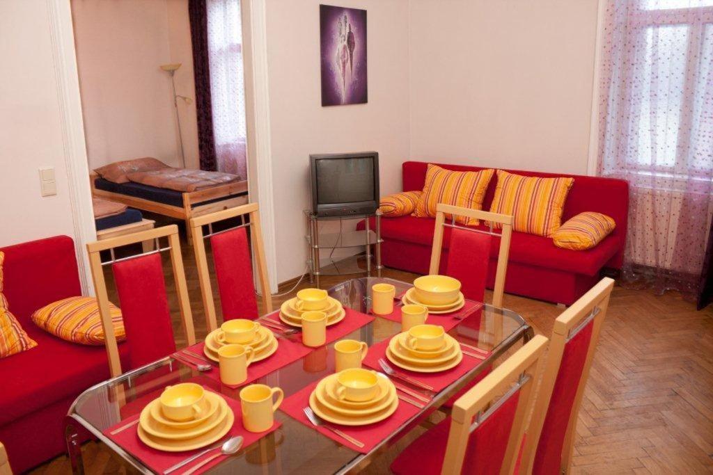 TV a/nebo společenská místnost v ubytování Raisa Apartments Fünkhgasse