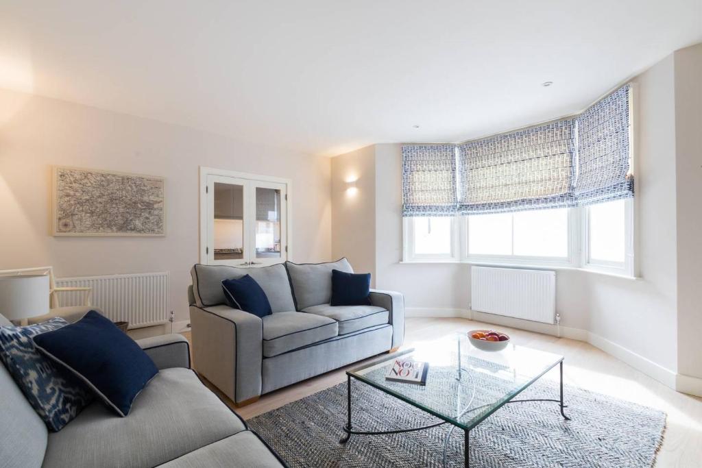 Beautiful Brook Green 2 bed flat, close to tube