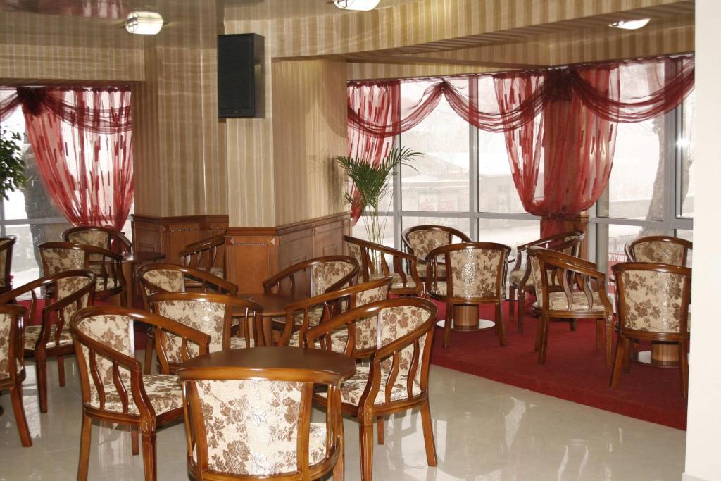 Un restaurant sau alt loc unde se poate mânca la Hotel Elegance