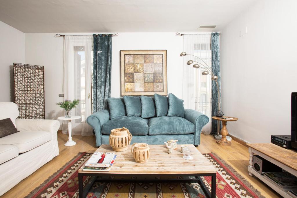 BCN Rambla Catalunya Apartments - Three-Bedroom Apartment