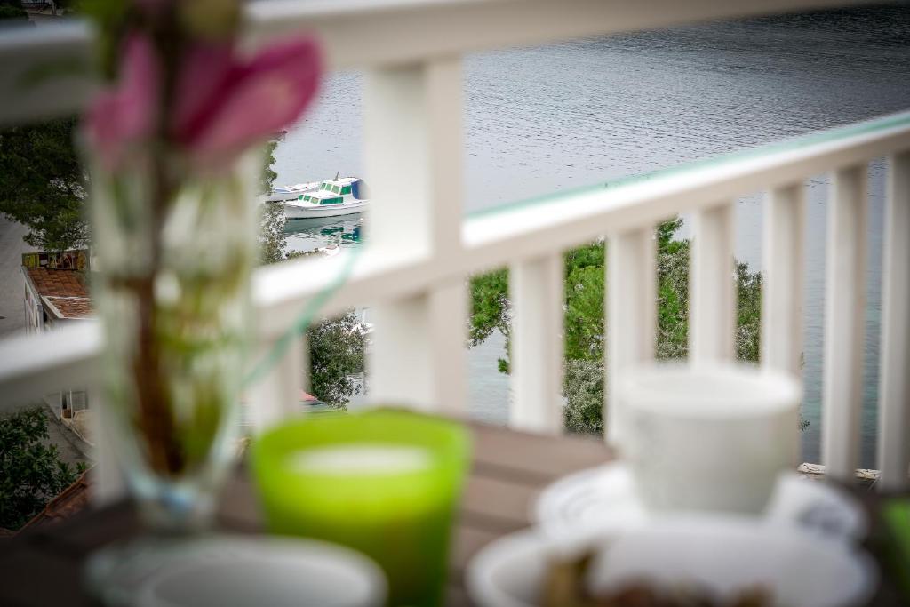 Balkón nebo terasa v ubytování Guest House Matana Pomena