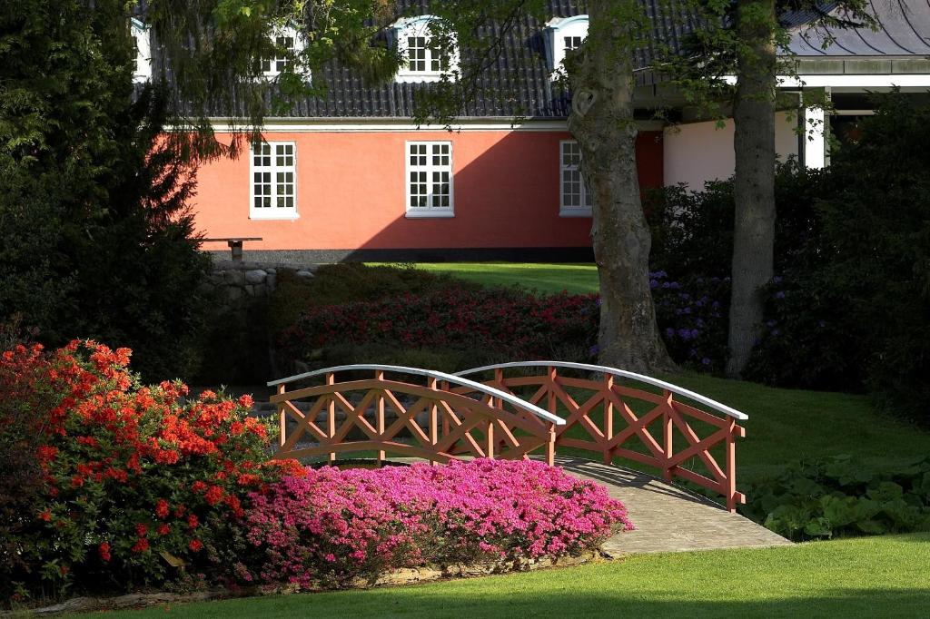 Zahrada ubytování Skarrildhus Sinatur Hotel & Konference
