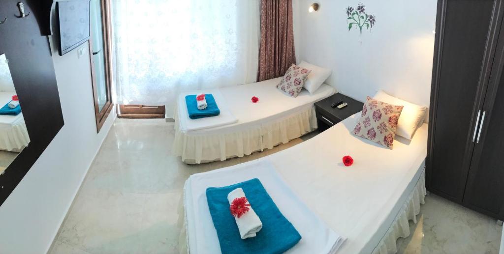 an overhead view of a room with two beds at Santosa Pension in Kaş