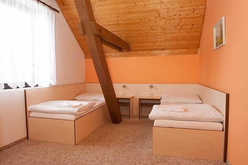Postel nebo postele na pokoji v ubytování Hotel Mlyn - Jihlava