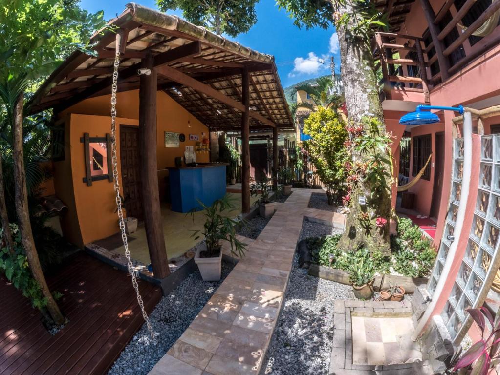 a courtyard of a house with a swing at Biergarten Suites in Abraão