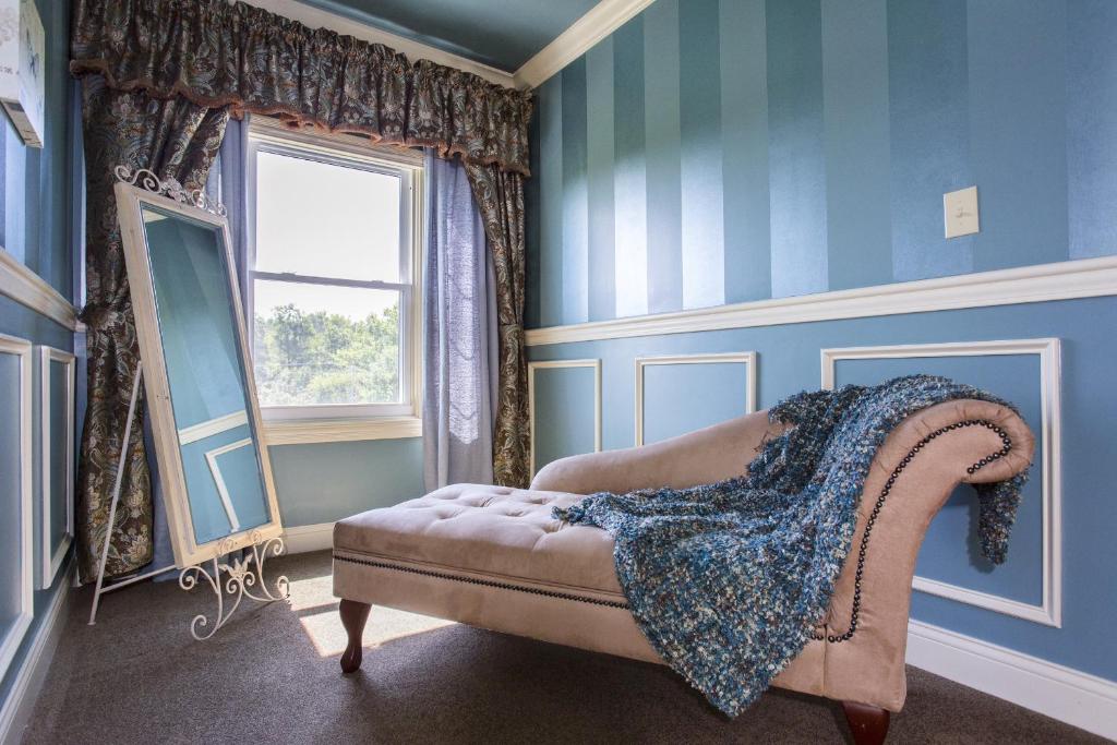 Pillow and Paddock B&B - Deluxe King Room