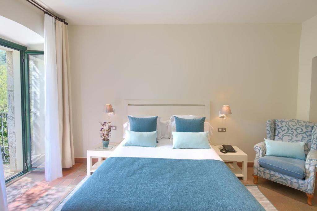 Postel nebo postele na pokoji v ubytování Hotel Convent de Begur