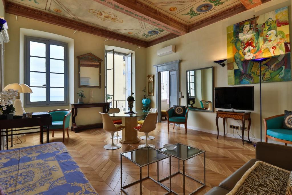 a living room with a couch and a table at Palais Hongran de Fiana in Nice