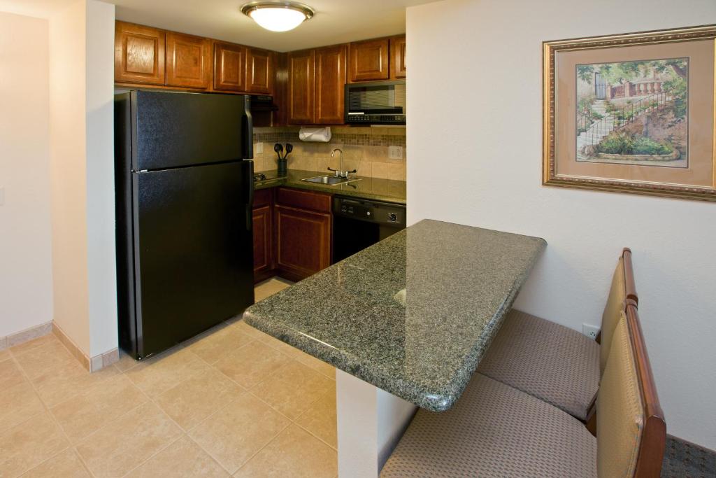 Staybridge Suites Indianapolis Downtown-Convention Center by IHG photo