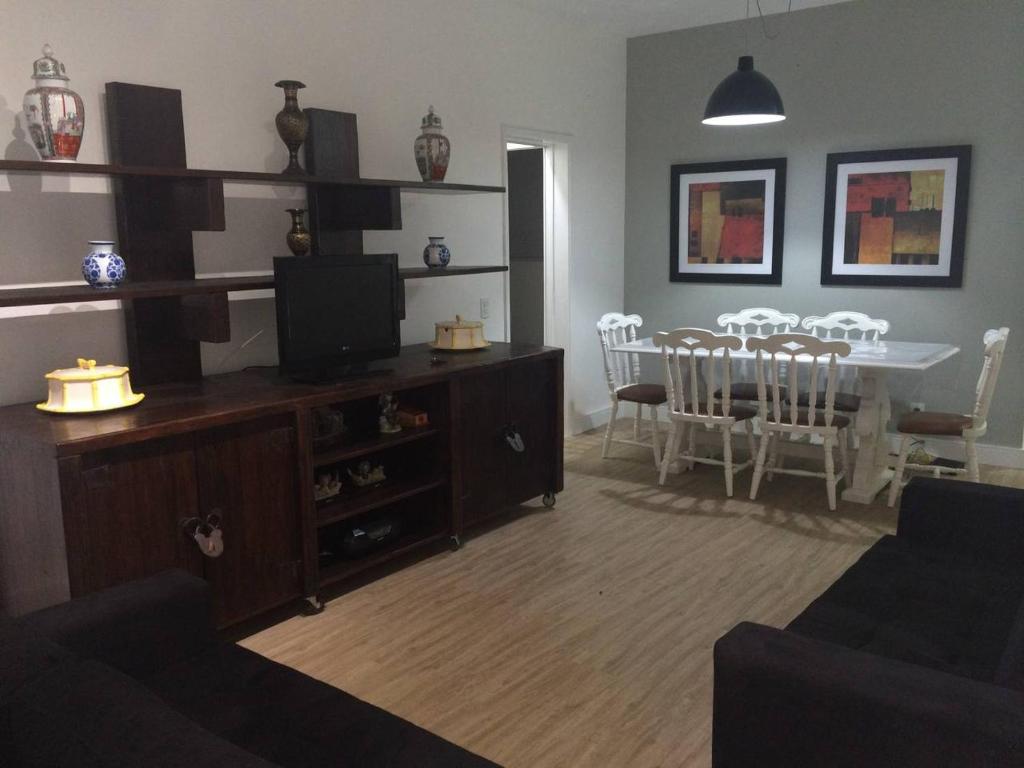 a living room with a table and a dining room at apartamento luxo copacabana in Rio de Janeiro