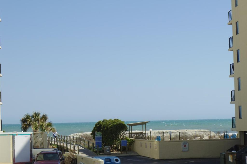 Ein allgemeiner Meerblick oder ein Meerblick von des Motels aus