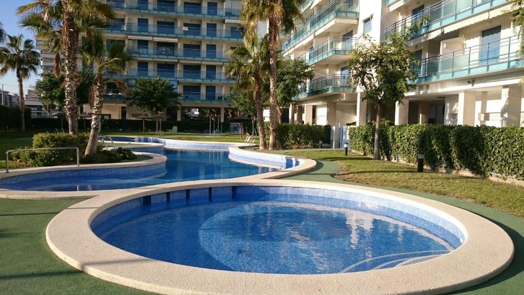 basen przed budynkiem w obiekcie Primera Linea Y Con Encato En playa De San Juan w Alicante