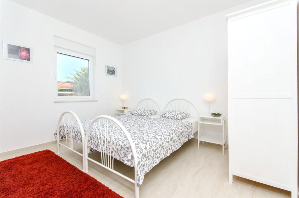Łóżko lub łóżka w pokoju w obiekcie Apartments Branimir