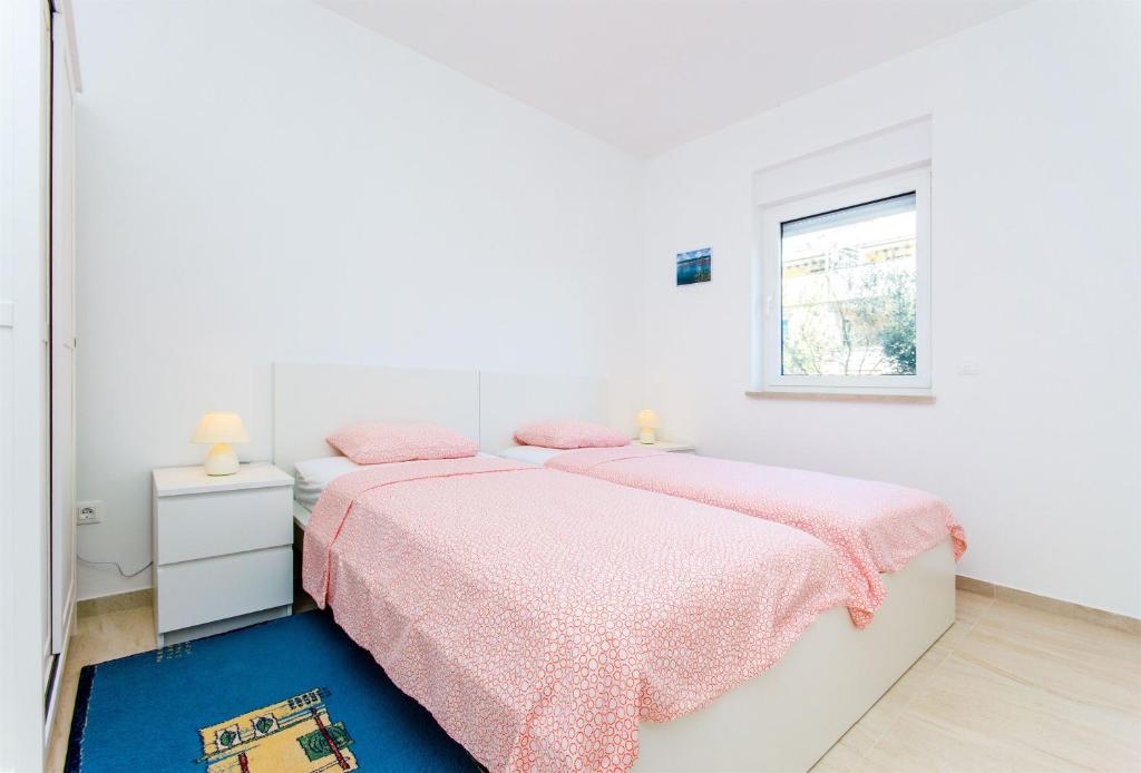 Łóżko lub łóżka w pokoju w obiekcie Apartments Branimir