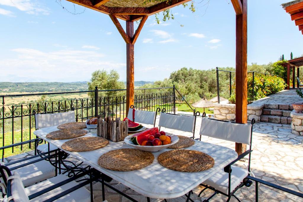 Balkón nebo terasa v ubytování Traditional Villa Fioretta