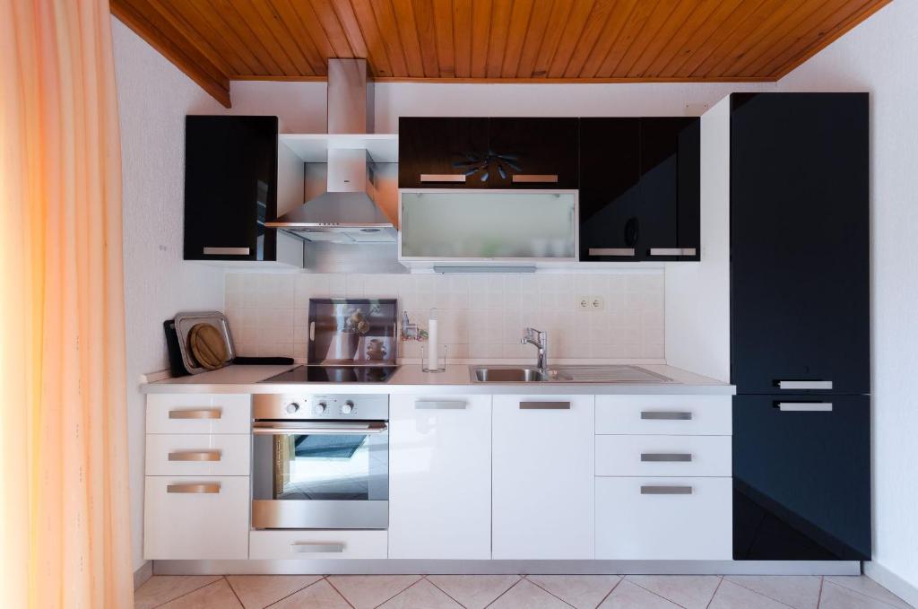 Kuchyňa alebo kuchynka v ubytovaní Apartments Maravera