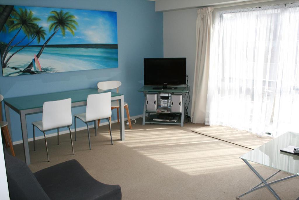 TV a/nebo společenská místnost v ubytování Atlas Suites and Apartments