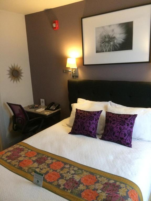 Camas Boutique Hotel - Queen Room 26 With Private Bathroom