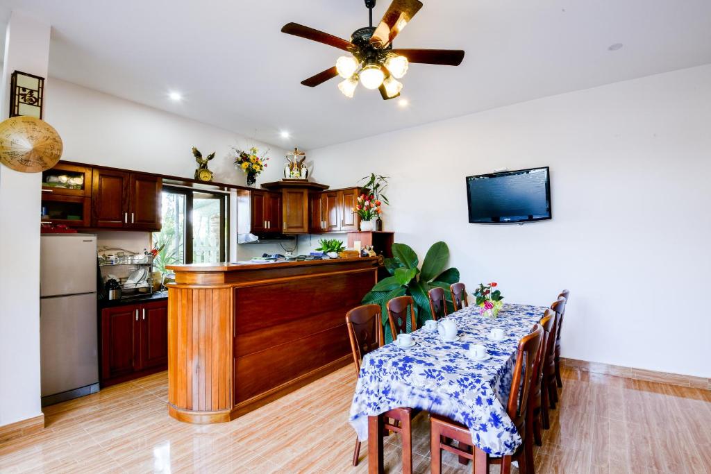 Kuchyň nebo kuchyňský kout v ubytování Tra Que Riverside Homestay