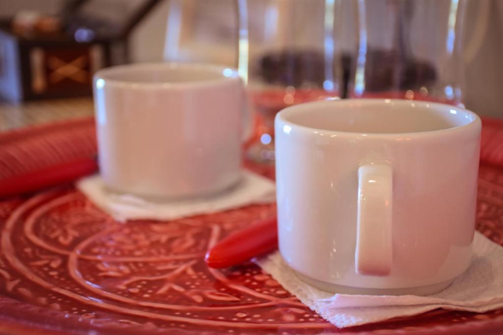 Příslušenství pro přípravu čaje a kávy v ubytování Posada Boutique La Barrica