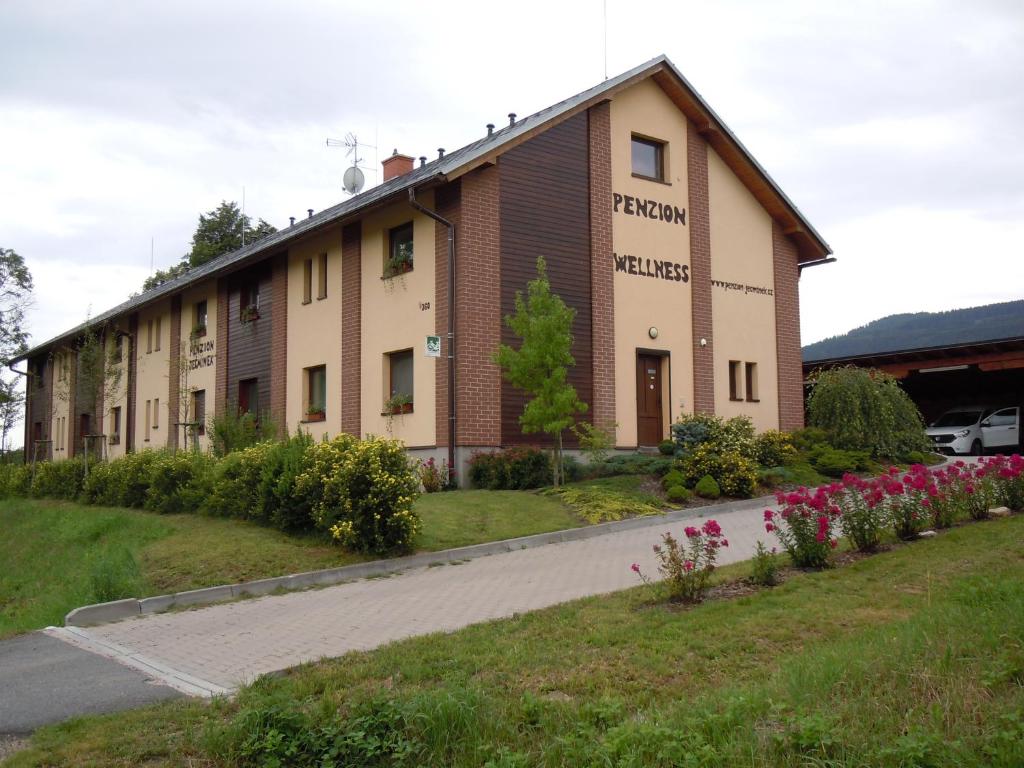 Budynek, w którym mieści się pensjonat