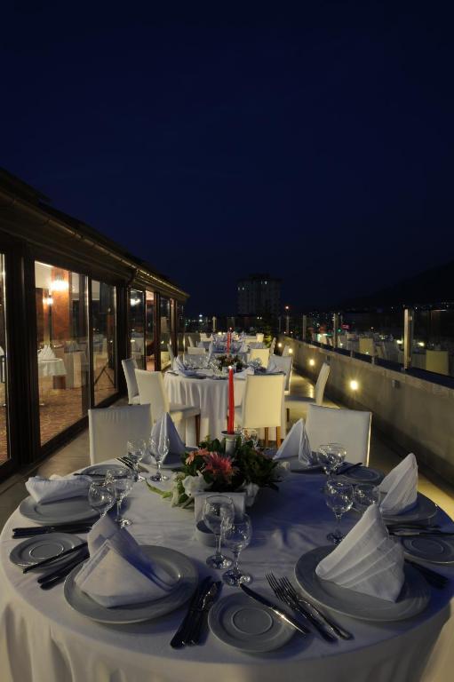 Restaurace v ubytování Burcman Hotel